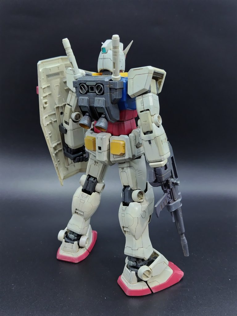 白、グレー一部塗分け。