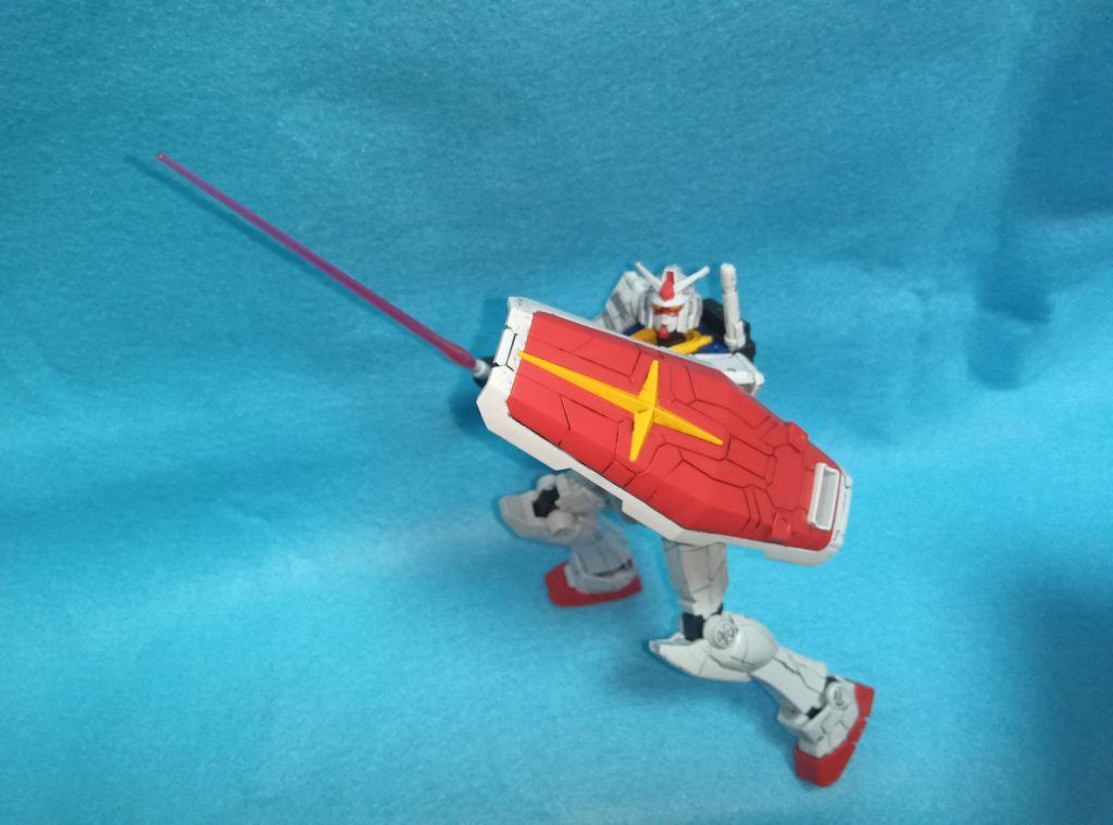 可動範囲は大きいけれど、関節は固めでした。