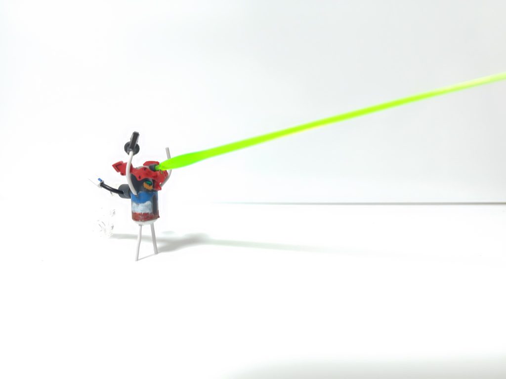 おでこからビームが出ます