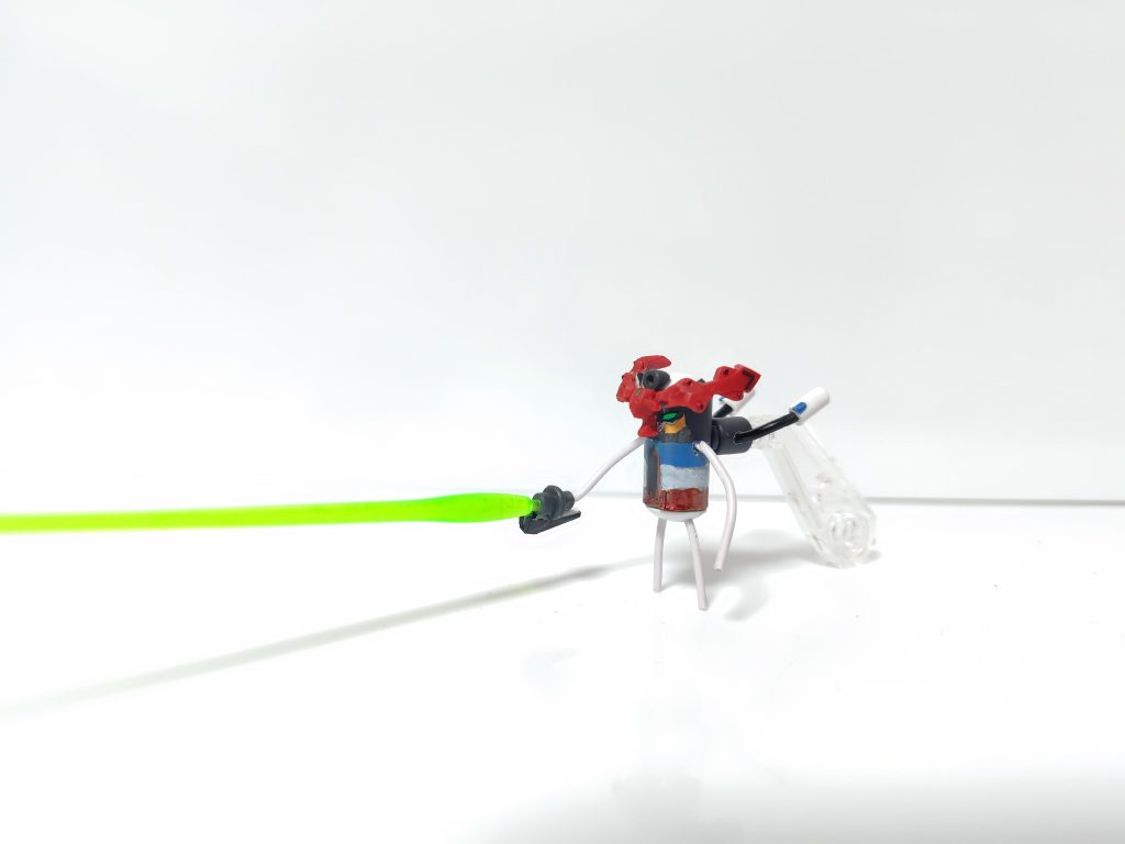 右手のアックスからもビームが出ます