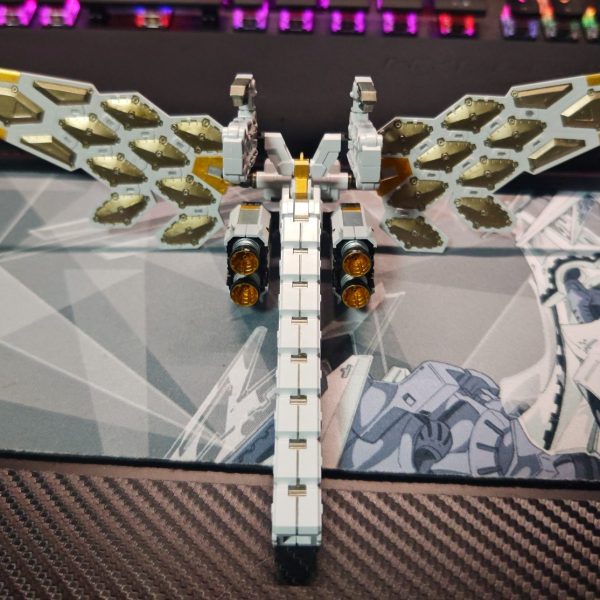 EGグラスフェザーをマーカーで部分塗装