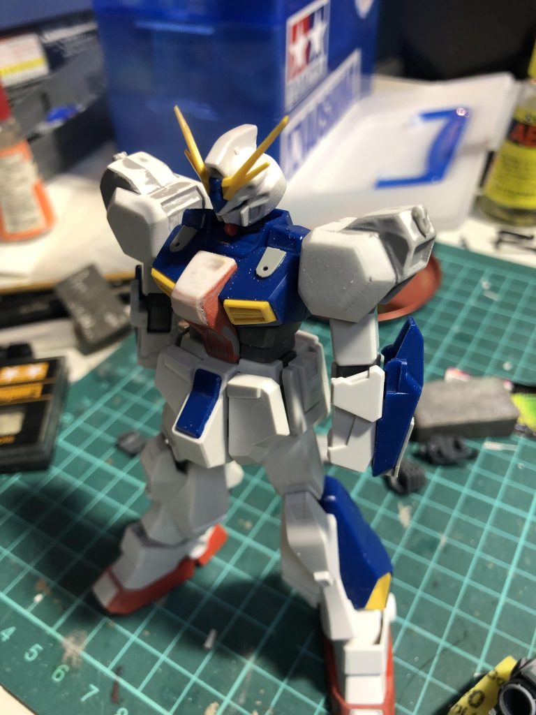 足の延長や各所のディテールアップ、プロポーション改造などを施しました