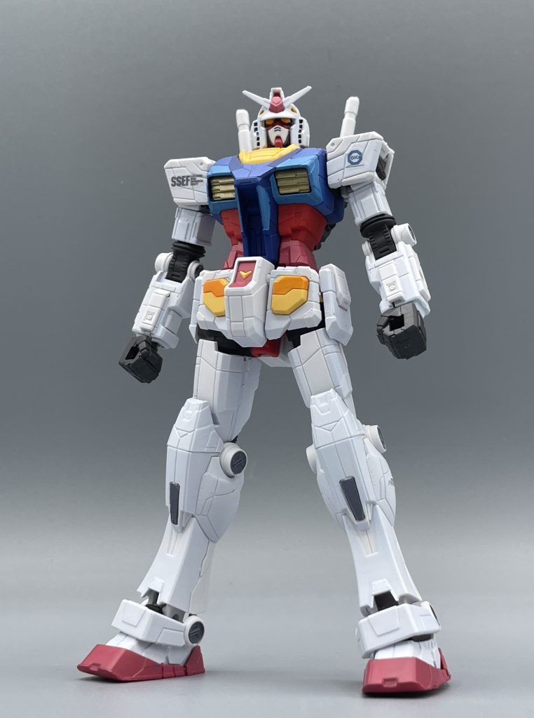 EG万博ガンダム EGで発売された万博立像のガンダムです。横浜ガンダムの完全リデコではなく、モールド等微細な部分で新規金型で作られています。 EGかつ横浜ガンダムのリデコキットということもあり、ガンダム本体に不満はありません。私が怒っているのは、EG版のグラスフェザーです。