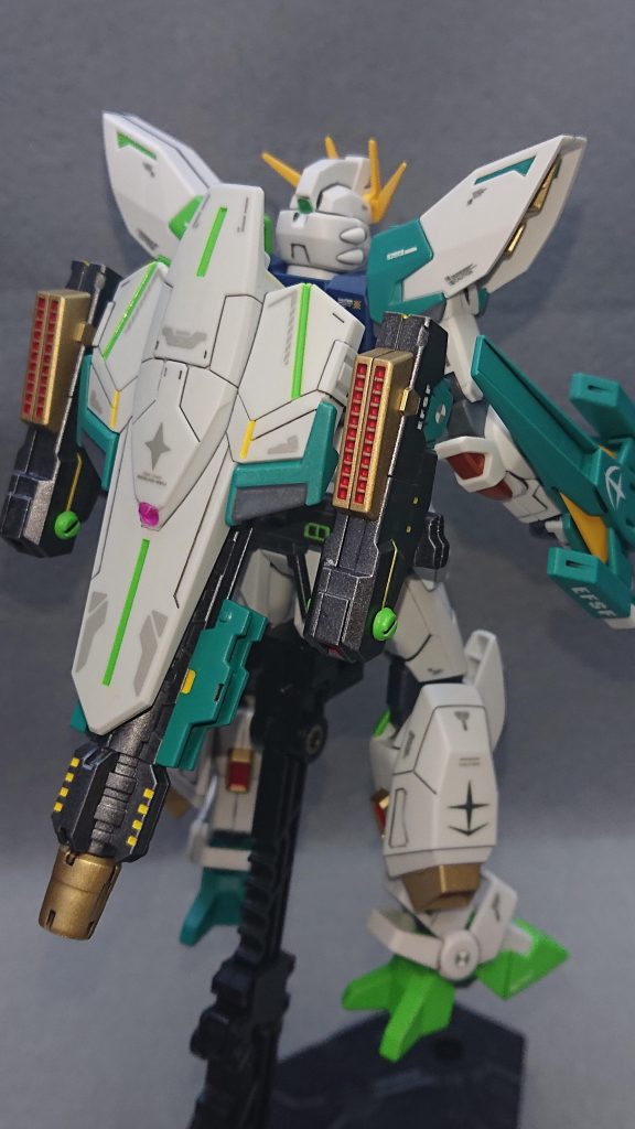 使用した塗料タミヤカラースプレー・ブルー・ゴールド・ライトグリーン・ガンメタル・クロームイエロー・メタリックオレンジ・コバルトグリーンガンダムカラースプレー・MSホワイト