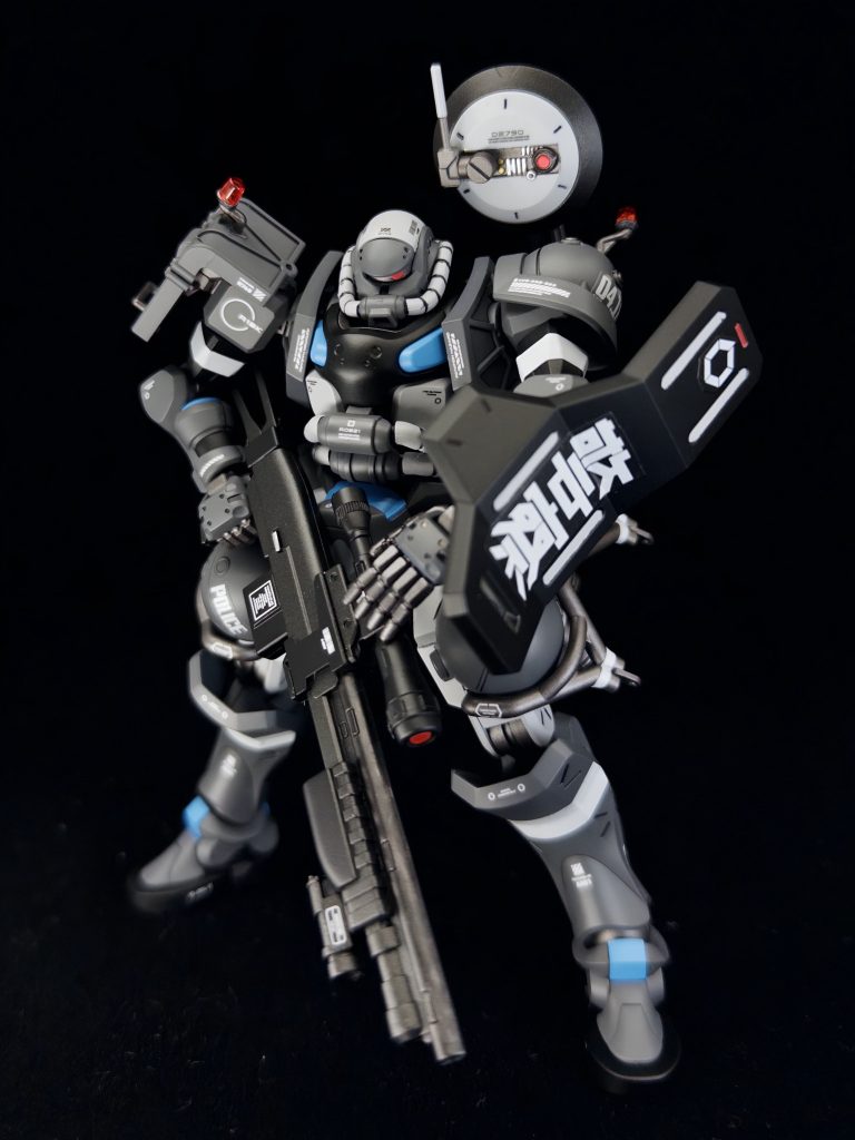 少し俯瞰で一枚すみませんが、ちょっと撮影時間が無くてポージングバリエーションが無いです💦ただモノアイバイザーの角度が絶妙で、同じポージングでも撮り方によって表情が出ますね〜 