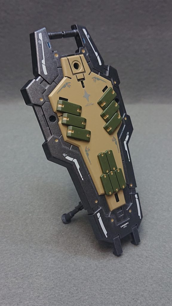 部分塗装にタミヤのエナメル塗料・ブラック・メタリックブルー・フラットレッド・デザートイエロー・ダークグリーンセンサー部分にはMr.メタリックカラーGX・メタルブルー