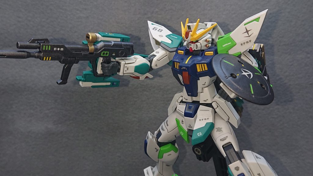 部分塗装にタミヤのエナメル塗料・ブラック・ライトグリーン・フラットイエロー・フラットレッド・ダークグレイセンサー部分にはMr.メタリックカラーGX・メタルイエローグリーン