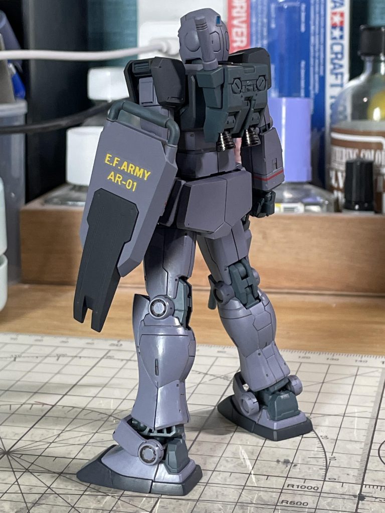 カラーリングはドリームキャストの[コロニーの落ちた地で…]のゲーム内CGみたく紫味のあるカラーにしたかったのですが、なんとも気持ちの悪い色になってしまいました…。