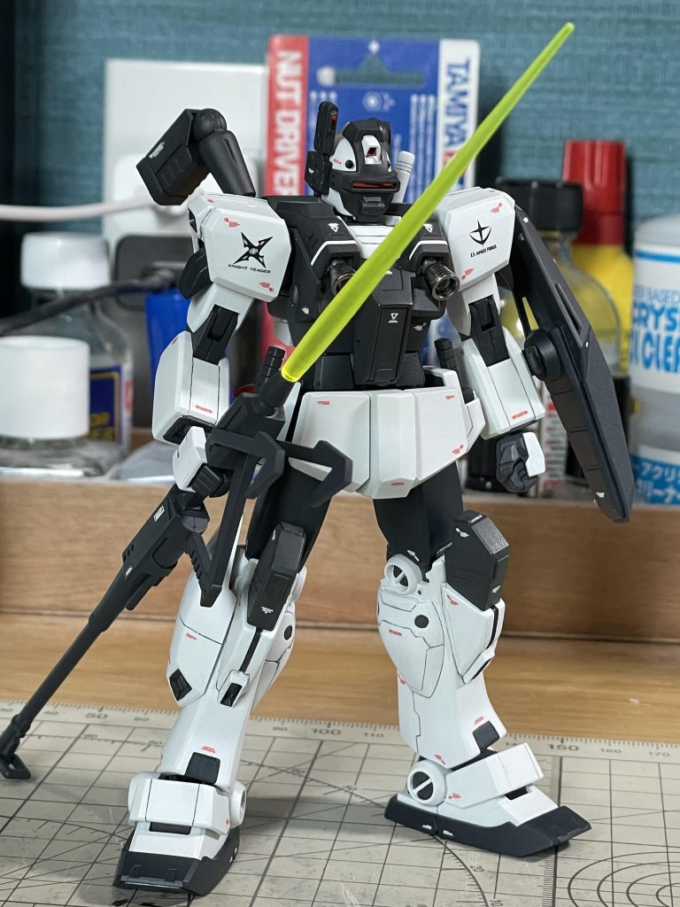 お馴染みのジムナイトシーカーとジムⅢのミキシング、各武装を集めて制作しました。