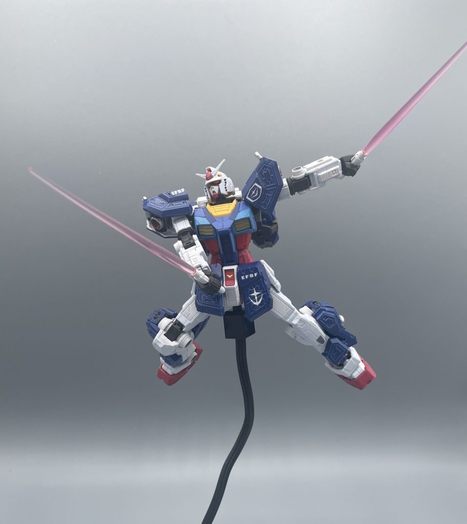 斬ッ！！　二刀流で。正直、この短いサーベル刃の方がカッコいいと思っています。