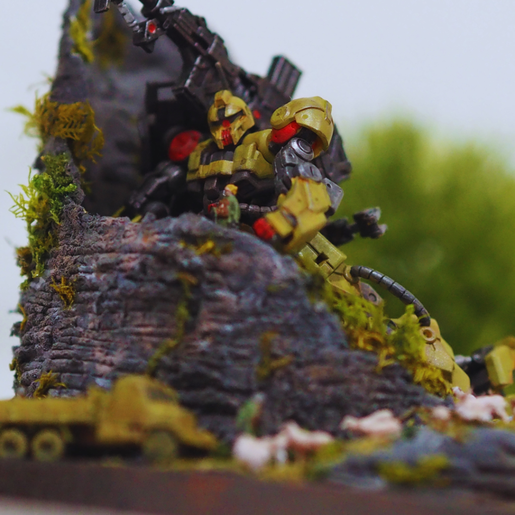 初めて荒川先生の作品を見たのはいつでしょうか。確か、新宿パルコの模型屋で円形劇場の作品の何かが展示してあり、横に置いてあった画集を直ぐさま手に取りました。いつかこんな作品が作れれば良いと思ったもので、ジオラマ用の部材を買って色々試しては満足のいく作品は作れなかった記憶があります。画集は初版2011年でした。