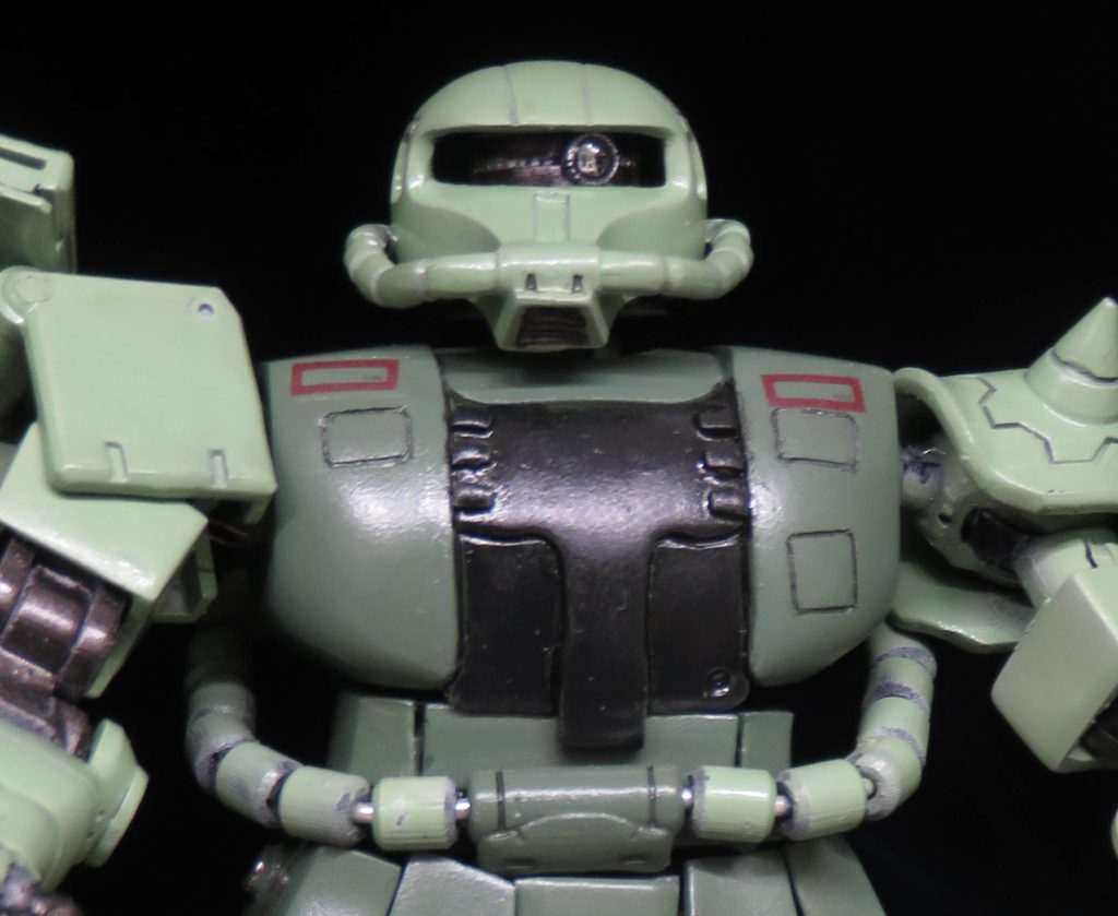 モノアイ は LED が組み込まれてますが、手動で左右に動かすことができます