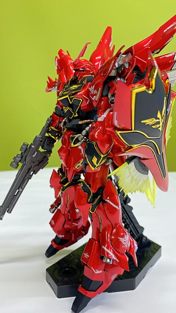 アクションベースに付けないと倒れます。