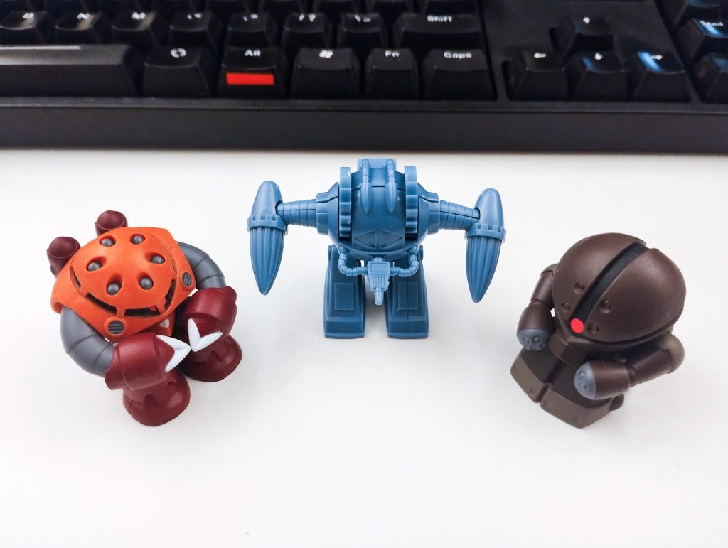 仮組み状態。まちぼうけガンダム2のお二方と一枚。