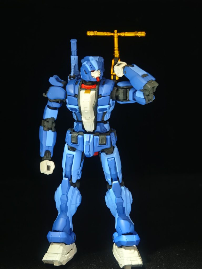 はい、タケコプタ~ビームサーベルいっぱいあったから作っちゃいました。ホントは鮮やかな黄色で塗装したかったのですが、手持ちには鈍い色の黄色しかなかったので、思い切って金塗装です。