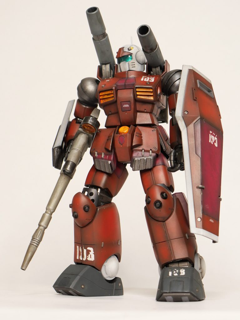 古いキットでしたがとても作りやすく壊れにくいと思いました。いつかガンタンクとガンダムと3機飾ってみたいですね。最後までありがとうございました