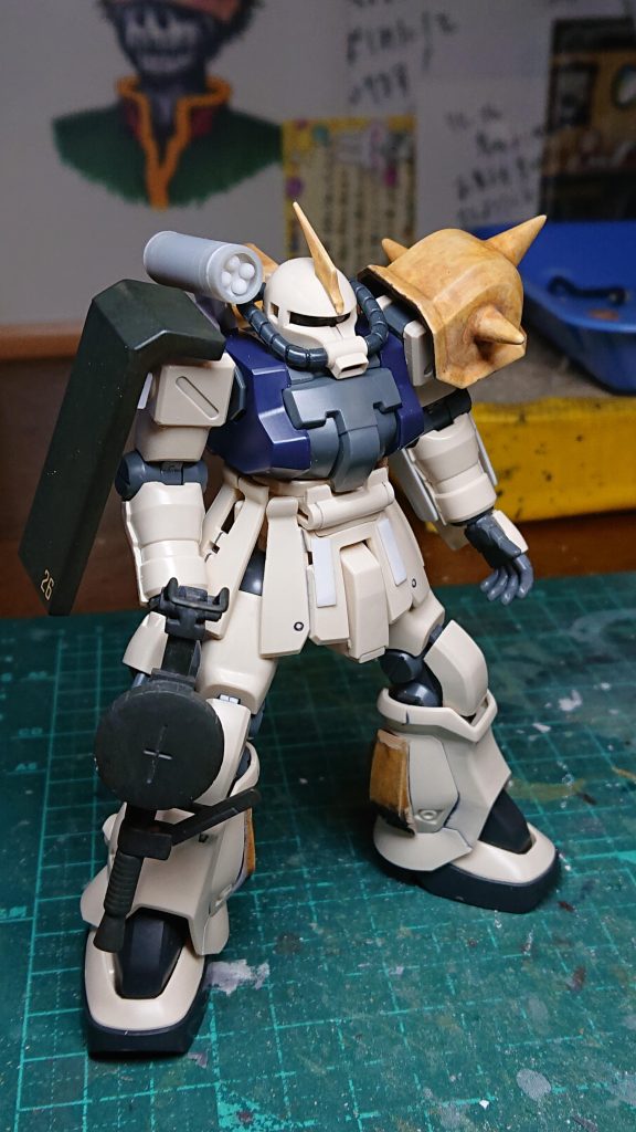 旧キットやプラ板を切ったり貼ったり。