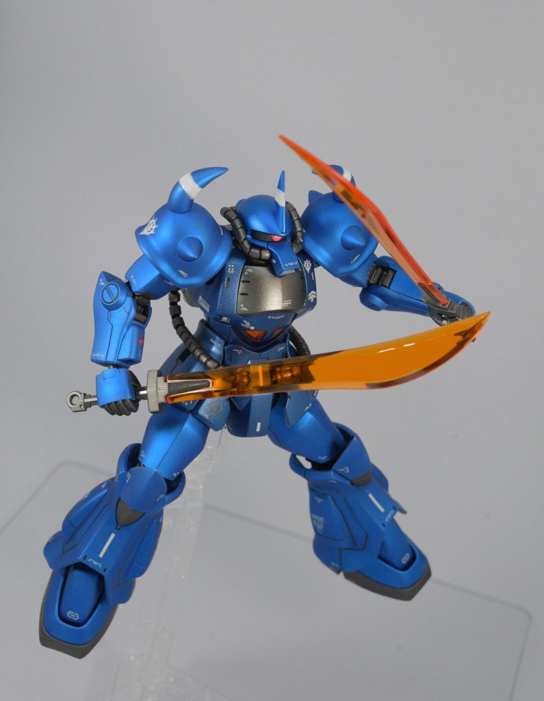 二刀流。いやーグフいいですねぇ。てか一年戦争モビルスーツのデザインはほんとどれも異常にカッコいい。大河原先生凄すぎ!!