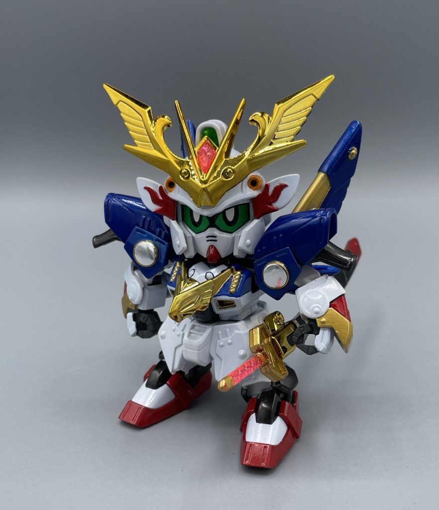 武者飛駆鳥(ムシャビクトリー) V2ガンダムがモチーフで、各所にその意匠が感じられますね。 肩部のキラキラは、天幻鏡(てんげんきょう)と言うそうです。ここらへんは、オリジナルには無い武者らしいアレンジですね。