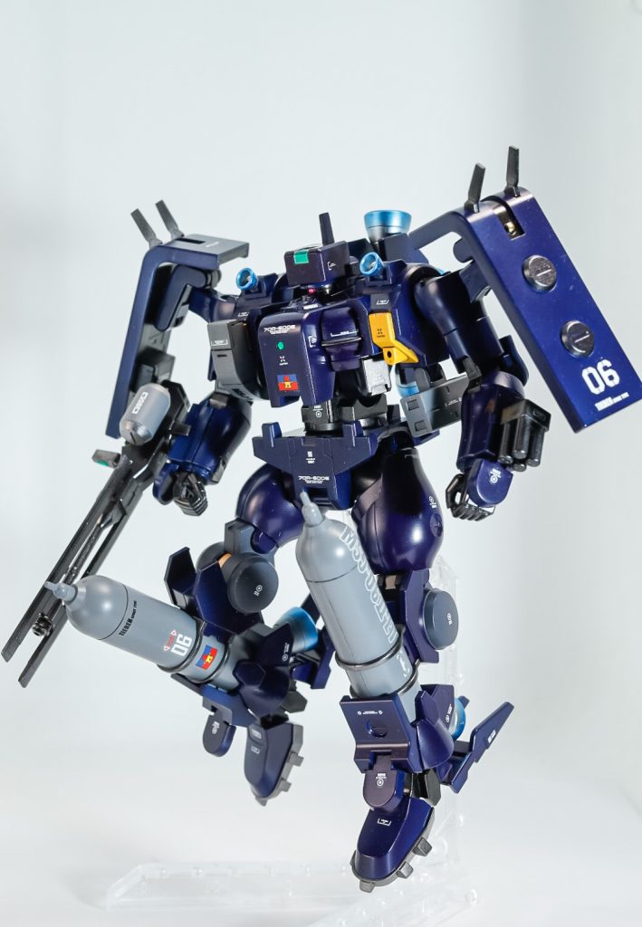 型式番号見てもそのままOOの世界のザク・ヤラレ役機のティエレン放送当時は何このダサい機体は…程度でしか見ていなかったのですがこうして立体化キット化された機体を見てみるといやいや…これがまた武骨感丸出しのまさに『鉄人』でカッチョいい事！足のタンクも何じゃこりゃ？でしたがそれもまた味というもの！OOの中で一番好きな機体になってしまいました！もちろん通常の陸上型、そして1/100のキットも購入してしまいました！（いずれ全塗装します）