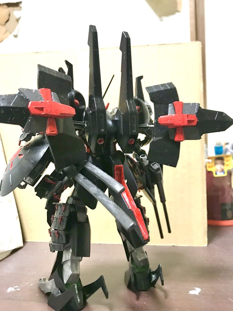 後ろ姿､バインダー?を1cmくらい短くしてビルドパーツのファンネルを付けてみました｡パラスアテネはサイコミュ搭載予定だったらしいので｡