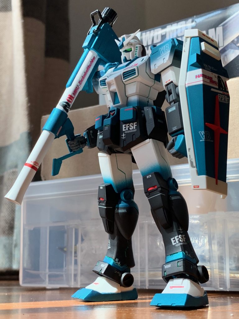 完成直前に自然光でパシャリ。こういう何気ないショットが良かったりしますよね、ガンプラって。