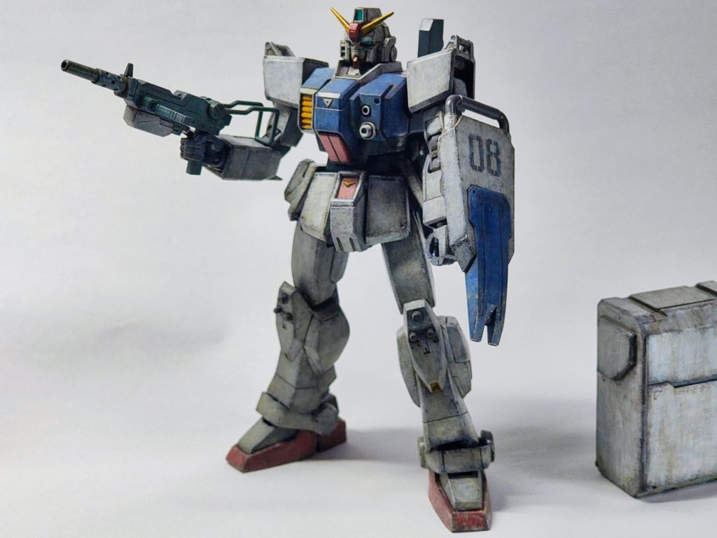 陸戦型ガンダムといえば四角いコンテナですが、とりあえず横に置いて100mmマシンガン。この武器、トリガーがありません。現実問題、MSの武器で物理的にトリガー引く意味ないと思ってるので全然OKです。