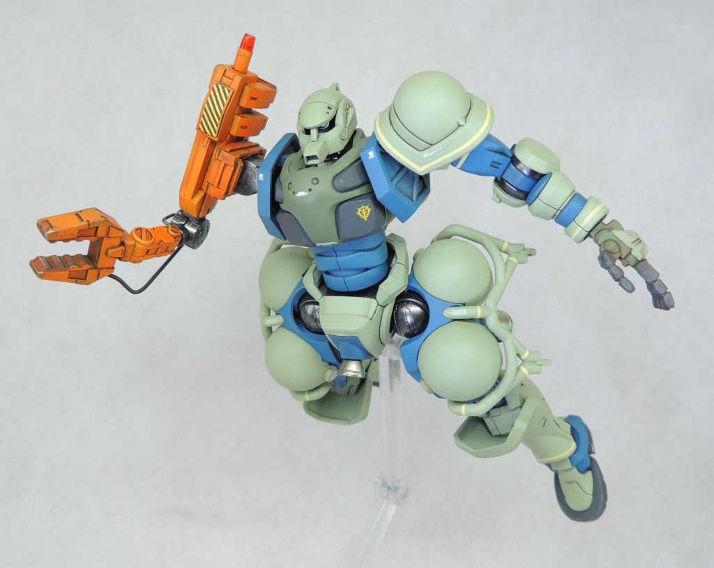 作業用アームをあり合わせのジャンクパーツとプラ材等で製作。流用パーツの形状を生かす方向で製作したため設定とは細部が異なりますが、雰囲気重視としました。肩・ヒジ・手首がフレキシブルに可動。