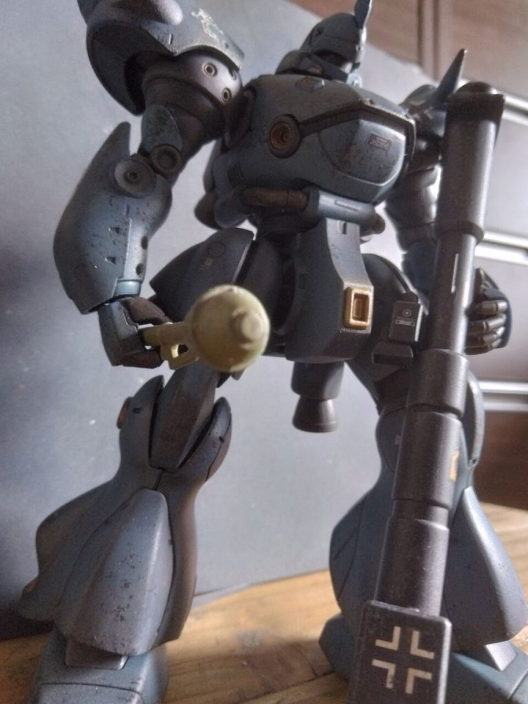 HGケンプファー–3枚目/制作者：Melissa Caroline Davidson