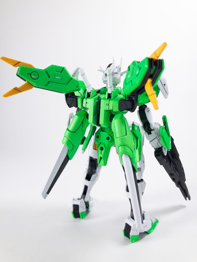 本体白は缶スプレー白サフそのまま、蛍光グリーン(確かアクリジョン)はエアブラシ、フレームはブラックメタル筆塗り。最後に100均の水性艶消しクリアで終わりです。