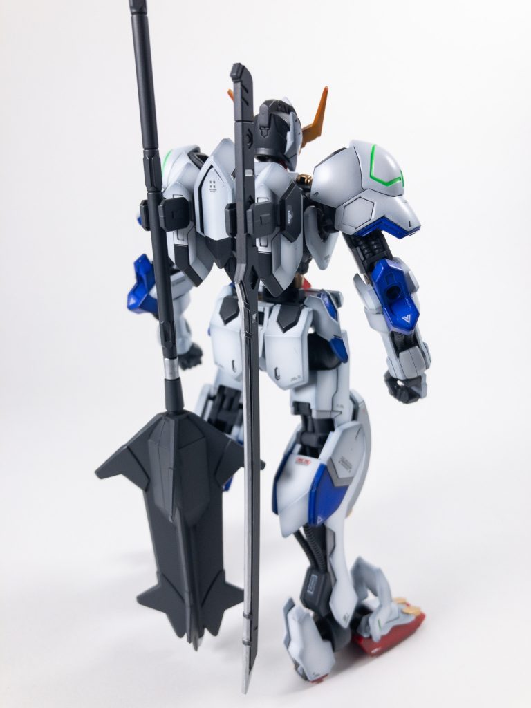 難しい工作なんかはしてません、ほぼ素組みを塗ってます。後ろ姿はみないのでいつもどうり手抜きです。デカールは100均のシール貼ってます、意外とカッコいいです。