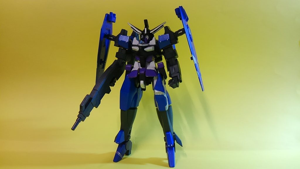 全身。腕と足はクランシェより流用。シールドはコレクションシリーズのフォビドゥンガンダムのものを使用。