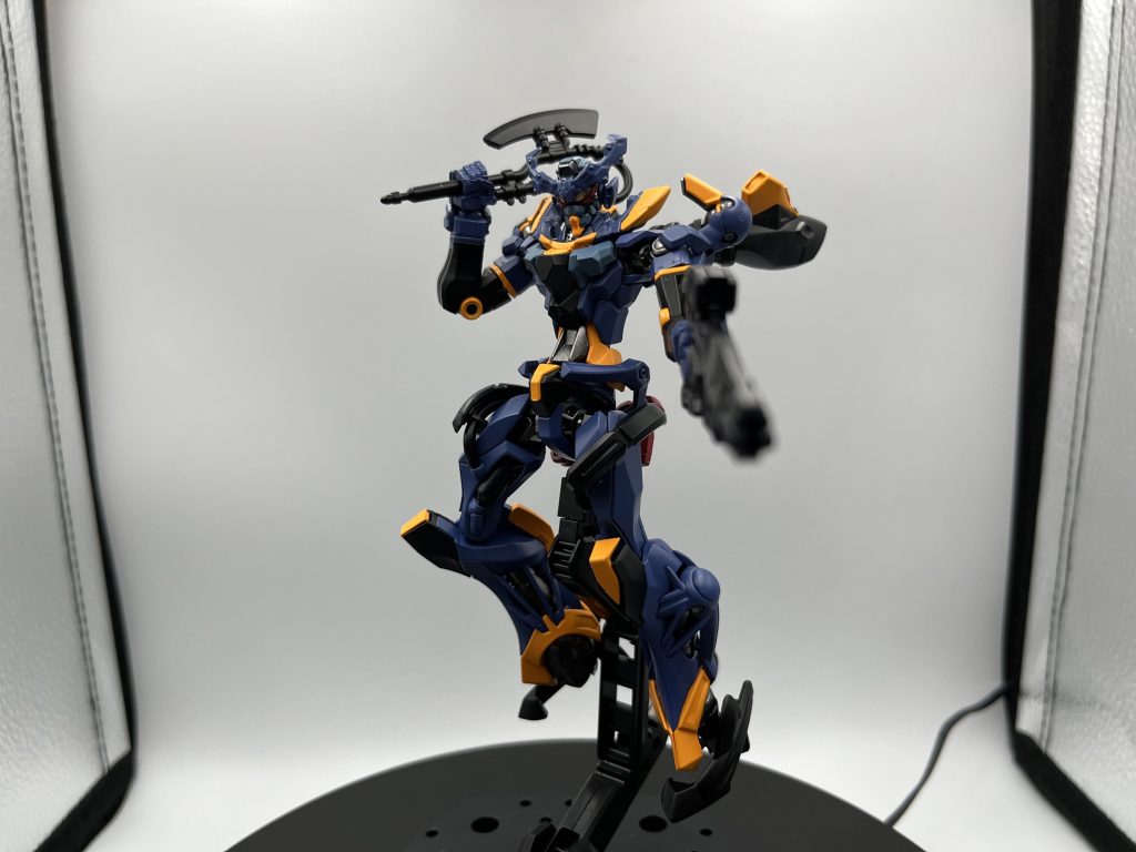 最後にビームライフルとヒートホークの両手持ち個人的にはこれが一番気に入りました!やっぱ両手持ちはロマンだよね!以上で今回のキットは終了です最後まで見てくださりありがとうございました