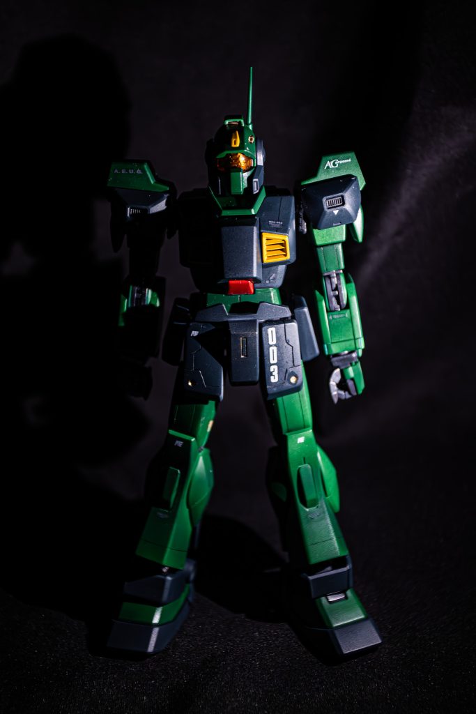 右から照明を当てて。