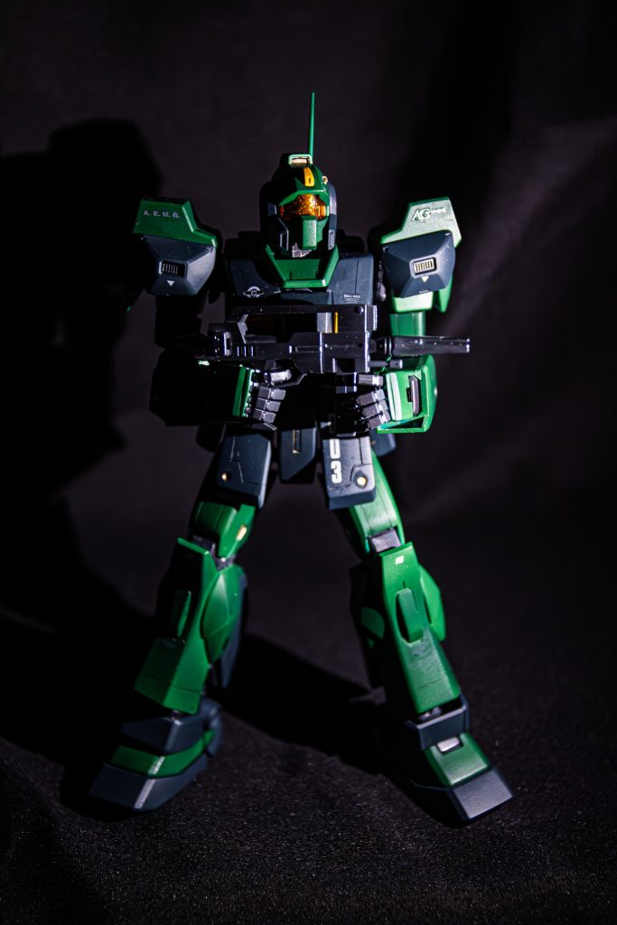 銃を持たせて。