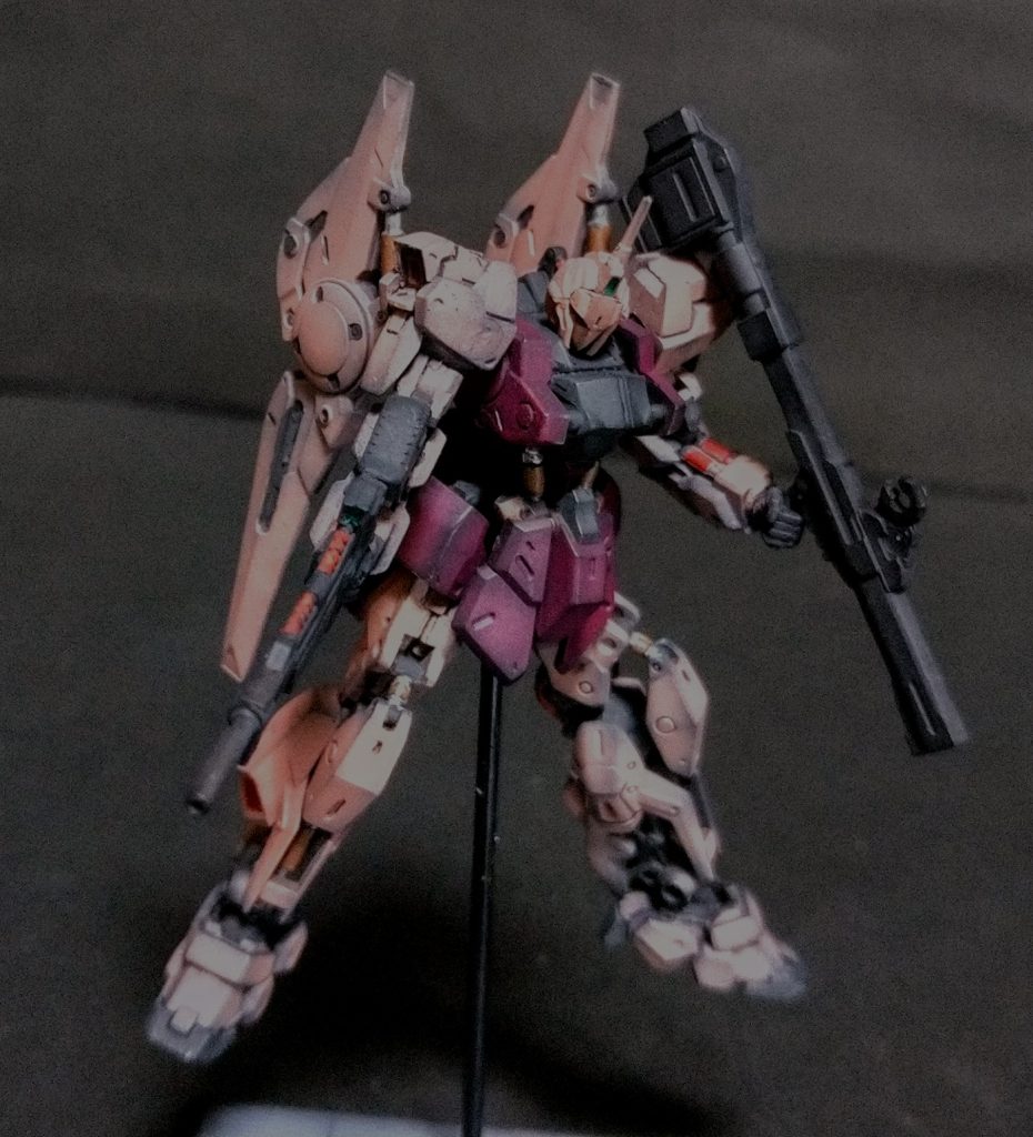 製作過程で載せるのを忘れてましたが、多少肘の関節を可動式にして付属のバズーカを持たせられるように加工しました🤣