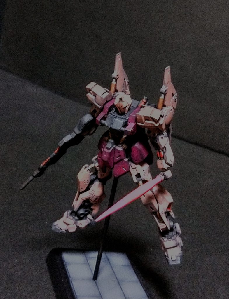 ランナーを加工してビームサーベルを自作してみましたが、もっと細くすれば良かったと後悔😭