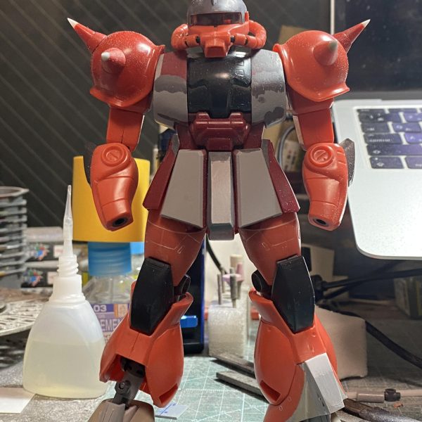 MG ザクⅡ ver1.0 制作中。足デカすぎたので、一からプラ板とパテで制作しました〜（2枚目）