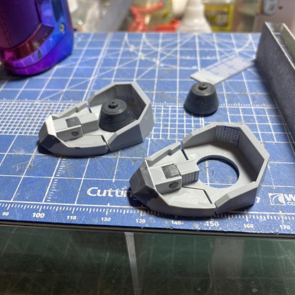 MG ザクⅡ ver1.0 制作中。足デカすぎたので、一からプラ板とパテで制作しました〜（3枚目）