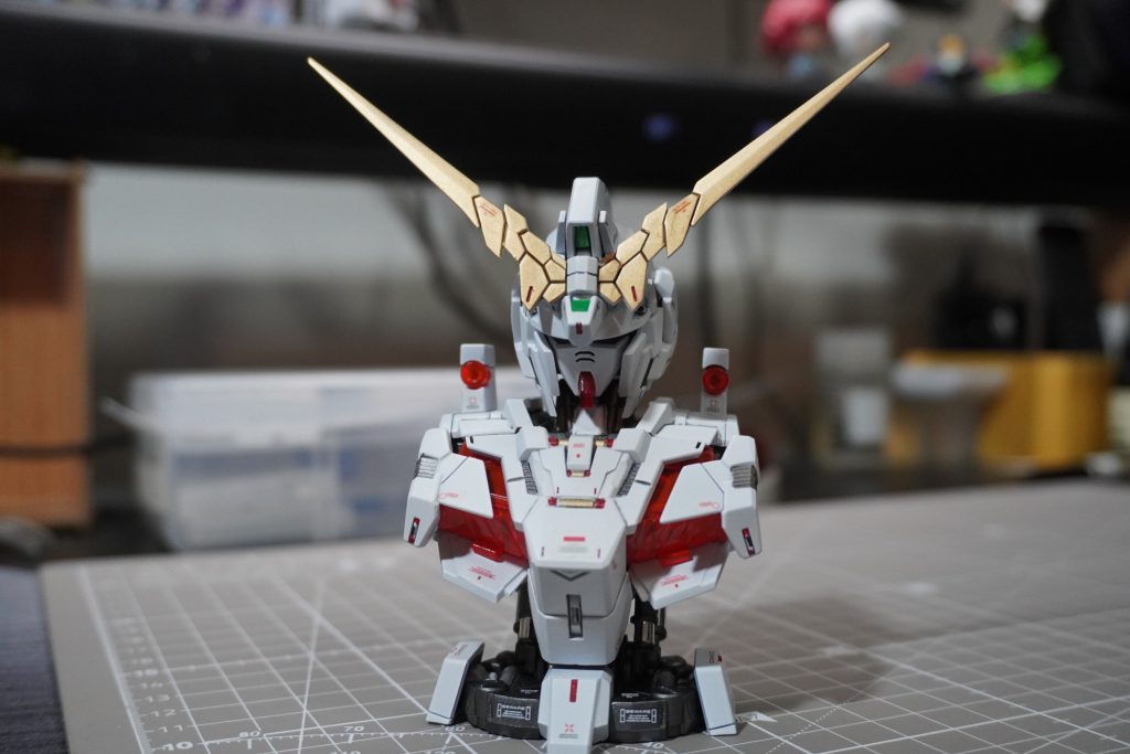 正面から。大きな工作はしておらず、少しエッジ出し、ヒケ処理をしたくらいです。アンテナ部分にいれたスミは今回初めてエナメルを希釈（赤系ようにフラットブラウンを希釈）して自作したものですが、一応ちゃんと定着しているようで安心しました。