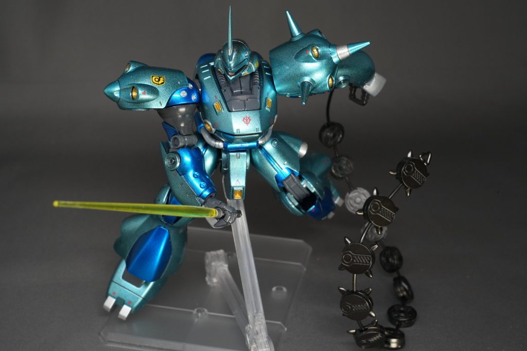 豊富な武装と意外と良好な可動域で絵になるキットです。