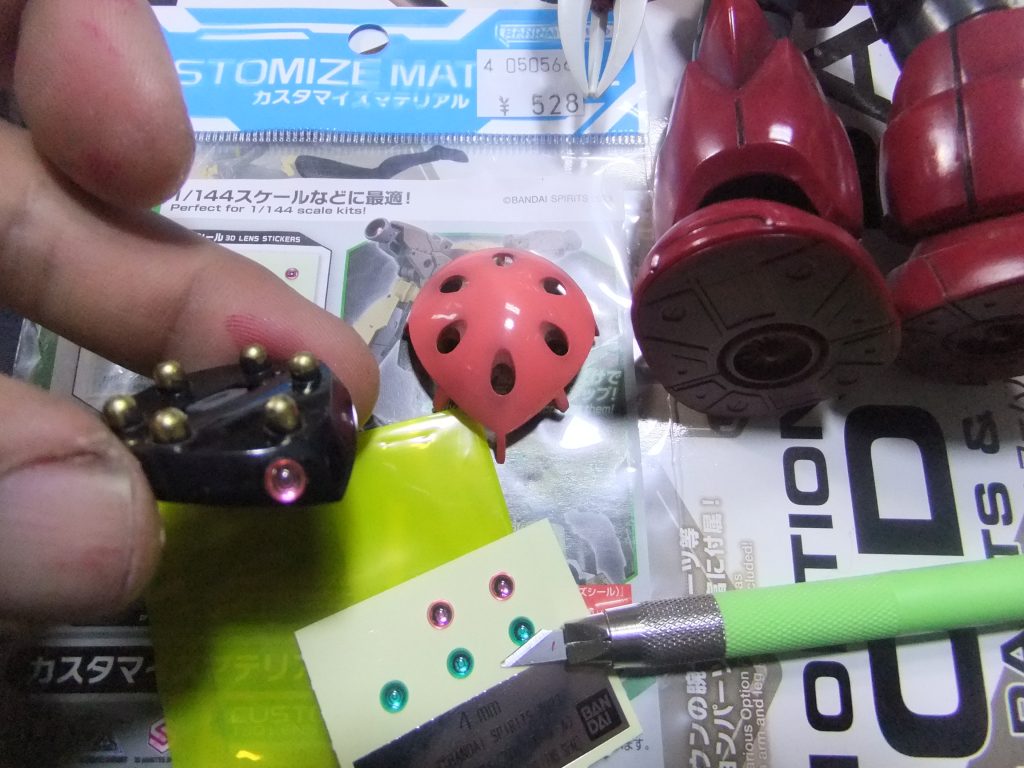 HGUCズゴックのモノアイはカスタマイズマテリアル3Dレンズシールに交換しました✨RG ズゴックも折角なので交換しています😁