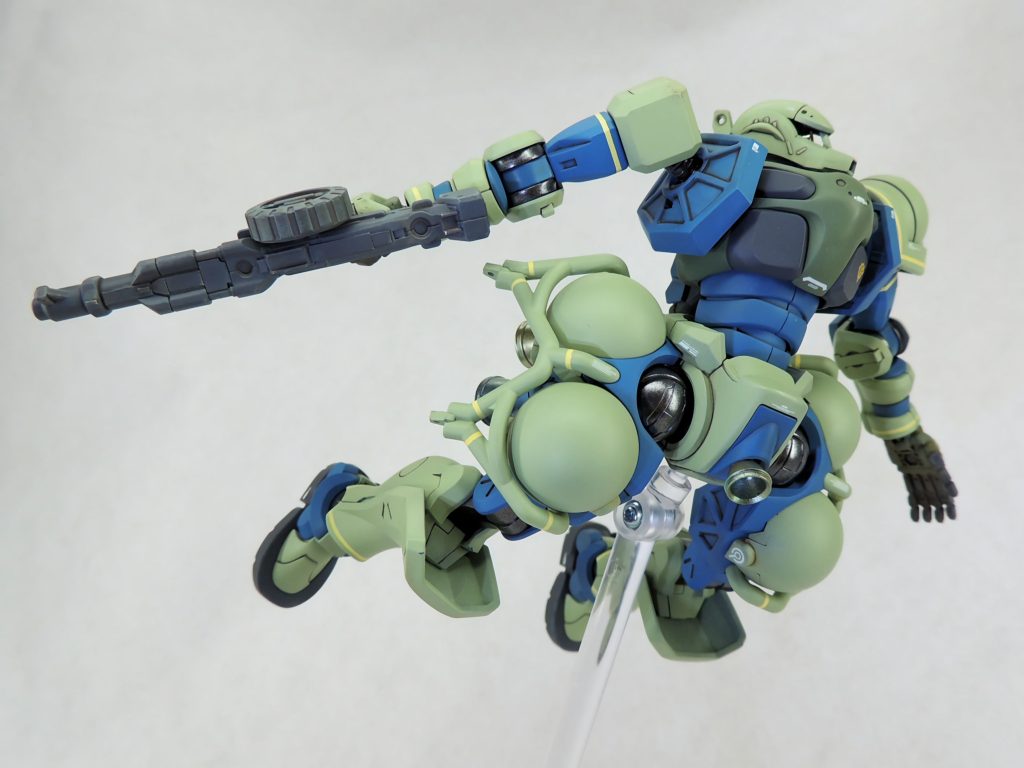 宇宙空間を移動するイメージでディスプレイ。