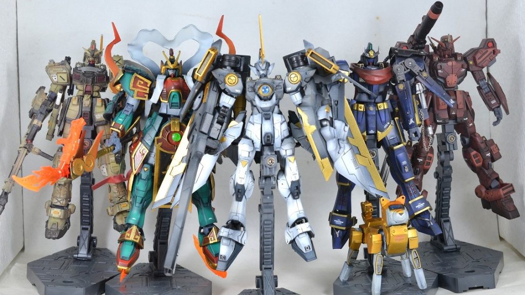 棒立ちでガンダム5機確認。