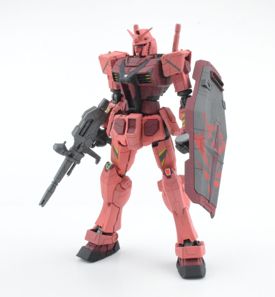 尊厳破壊シールドはマスキングで塗分けましたモールドが多いのでデカールはあまり貼りたくないなと思い、胸のジオンマークだけ貼りましたそれ以外は全部塗装です