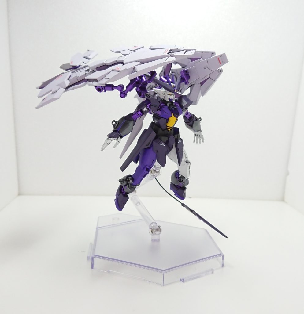 カミノツバサ(キャノンモード)元になったアームド・アーマーDEと同じくメガ・キャノンを装備しており、とてつもない威力の射撃を放つことができるが射撃に多くのエネルギーを使用する為、射撃直後はサイコフィールドの防御力が低下するデメリットがある。