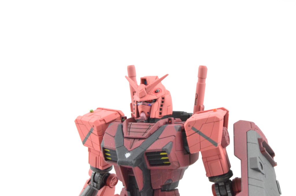 顔には特徴的な増加センサーを盛り込んでます