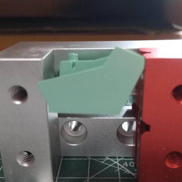 ◼️初心者です！アドバイス欲しいです◼️足パーツから作りたく制作開始！(1)切り出し(2)ゲート処理&面だし (3)バンダイエッジ処理 (4)800番迄のヤスリこれ面だし&エッジ処理出来てるんですかね？ （3枚目）