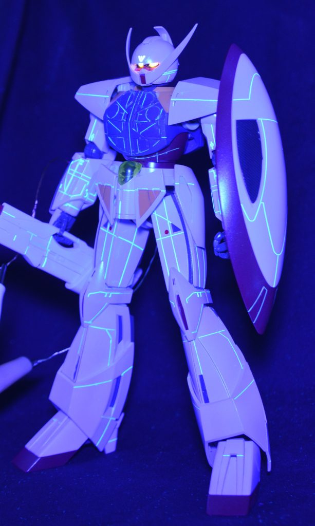 墨入れは蛍光ブルーにしてみました。超未来的な雰囲気が出ていい感じになったと思ってます！