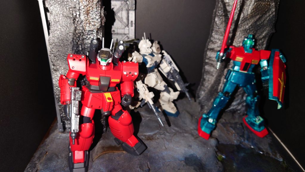 ジオラマが間に合わず　ジャブロー擬きを採用しました。